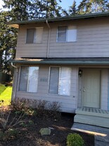950 SW Harrier Cir, Unit 1 in Oak Harbor, WA - Building Photo
