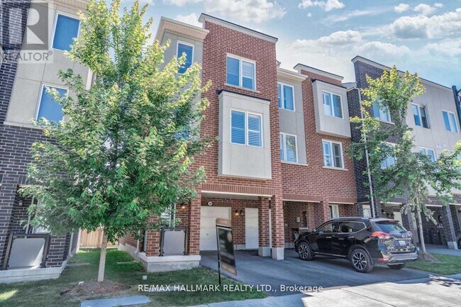 34 Heron Park Pl in Toronto, ON - Building Photo - Building Photo