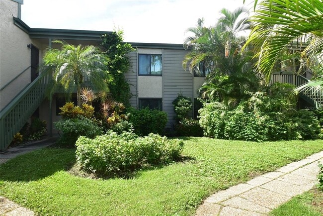 1520 Pelican Point Dr in Sarasota, FL - Building Photo - Building Photo