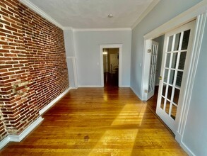 119 Richmond St, Unit 2 in Boston, MA - Building Photo - Building Photo