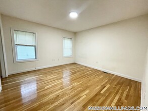 128 Hillside St in Boston, MA - Building Photo - Building Photo