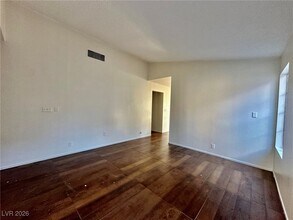 7385 Coffeyville Ave in Las Vegas, NV - Building Photo - Building Photo