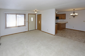 Candle Park West Townhomes in Fargo, ND - Building Photo - Interior Photo