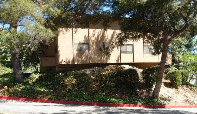 4470 Rockland Pl in La Canada Flintridge, CA - Foto de edificio - Building Photo