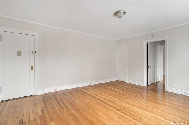 254 Martine Ave in White Plains, NY - Building Photo - Building Photo