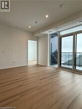 25 Wellington St S in Kitchener, ON - Building Photo - Building Photo