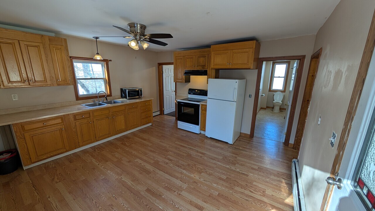 91 Regan St, Unit 2 in Gardner, MA - Building Photo