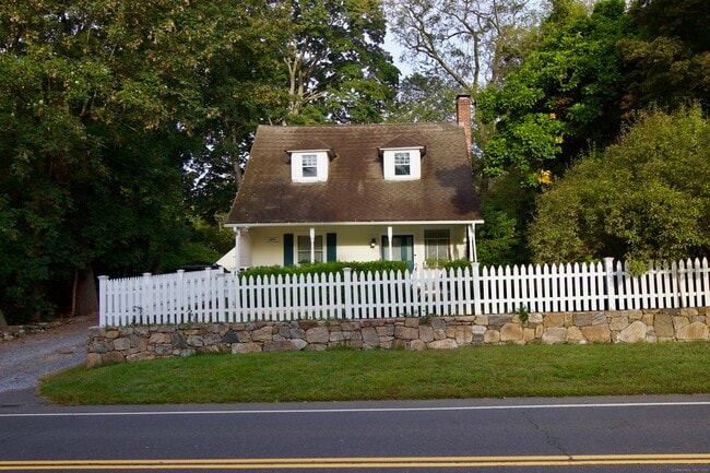 63 Kings Hwy N