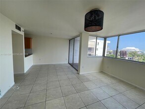 1700 NW N River Dr, Unit 901 in Miami, FL - Building Photo - Building Photo