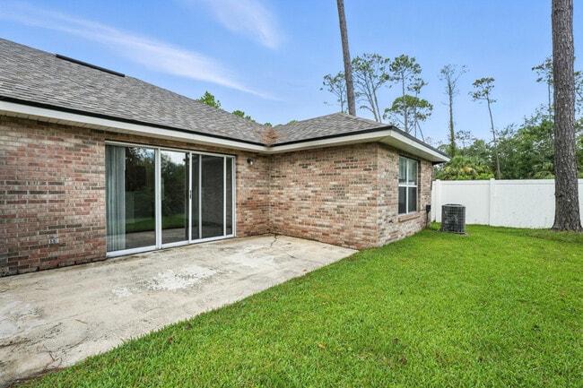 70 Red Mill Dr in Palm Coast, FL - Foto de edificio - Building Photo