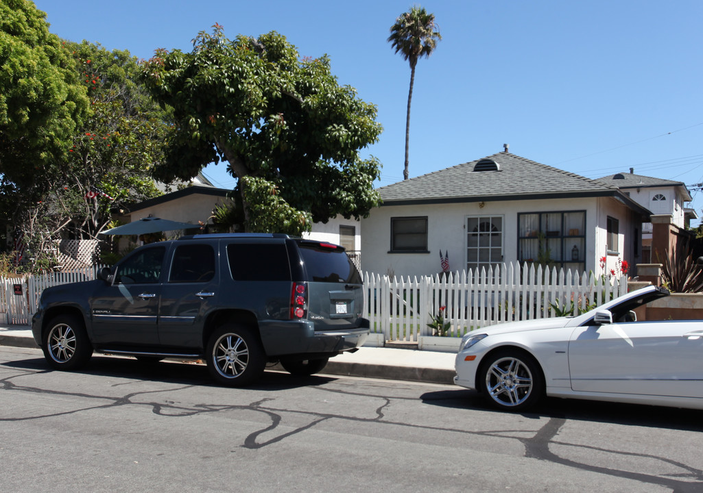 214-216 Elmira Ave in Huntington Beach, CA - Building Photo