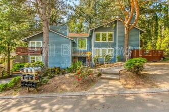 303 Cervantes Cir in Lake Oswego, OR - Building Photo - Building Photo