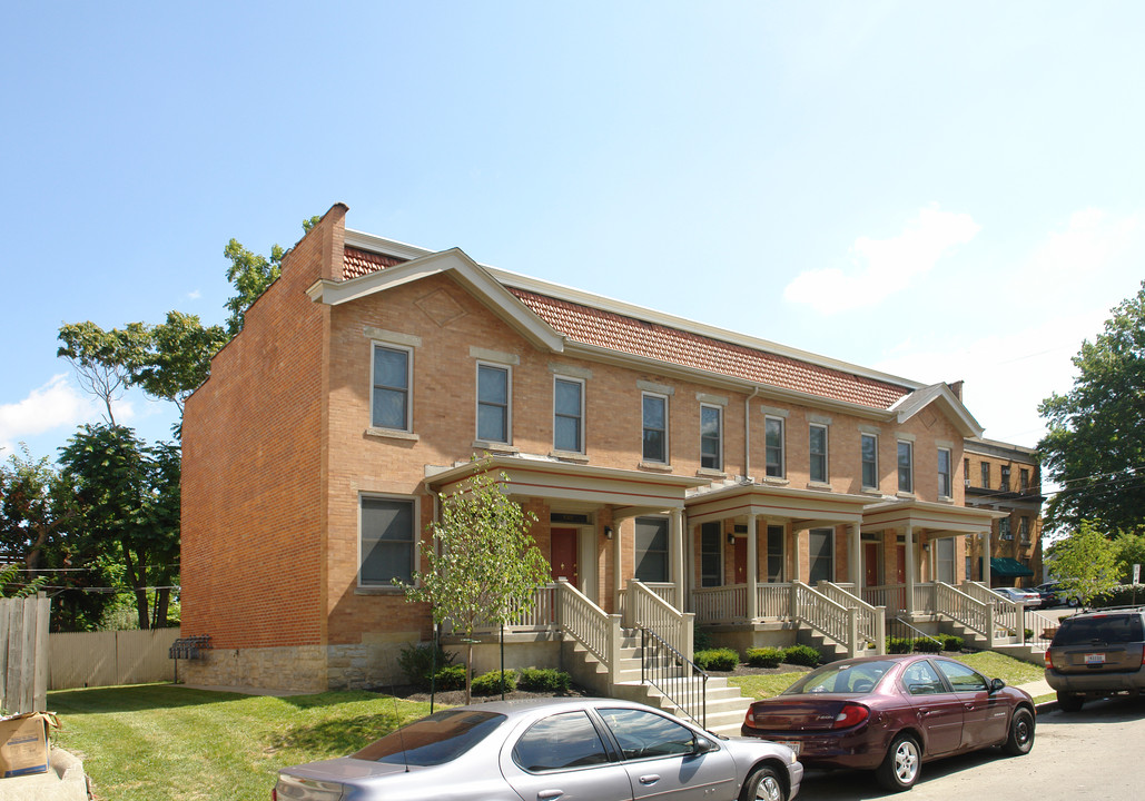 138-146 E 8th Ave in Columbus, OH - Building Photo