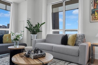 300 Front St W, Unit SI ID1403801P in Toronto, ON - Building Photo - Building Photo