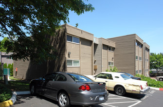 Glendale Apartments in Bellevue, WA - Building Photo - Building Photo