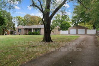 4402 Saunders Ave in Nashville, TN - Foto de edificio - Building Photo