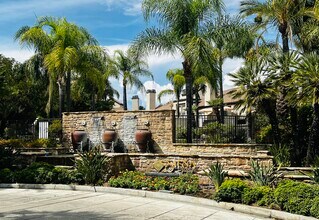 24149 Del Monte Dr, Unit 307 in Santa Clarita, CA - Foto de edificio - Building Photo