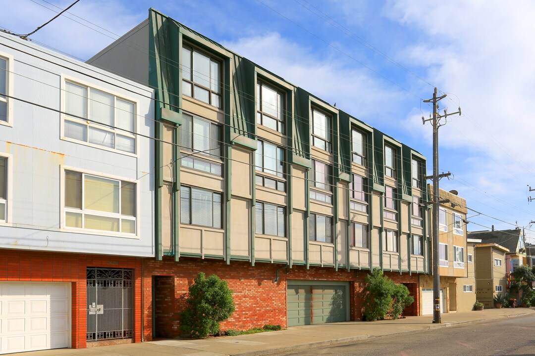 Oceanview Apartments in San Francisco, CA - Building Photo