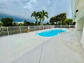106 Pepper Tree Cres in Royal Palm Beach, FL - Building Photo