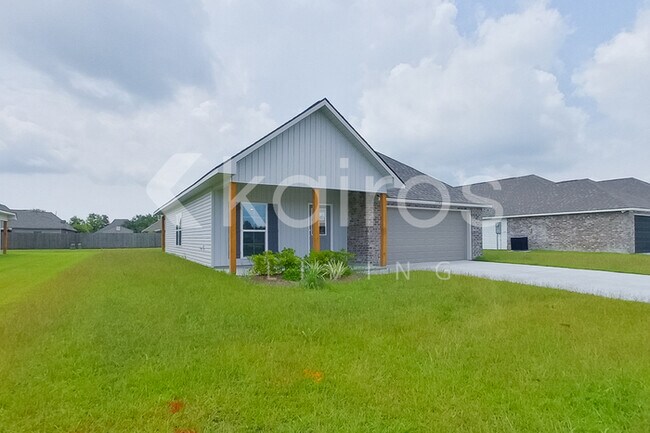 13742 Willowmore Dr in Denham Springs, LA - Building Photo - Building Photo