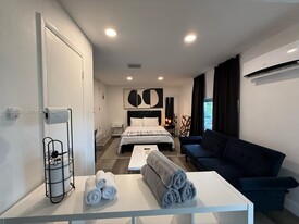 501 NE 70th St in Miami, FL - Building Photo