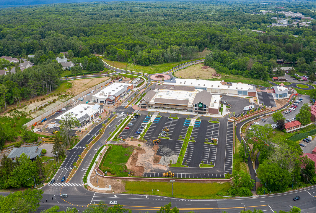 Avon Village Center in Avon, CT - Building Photo