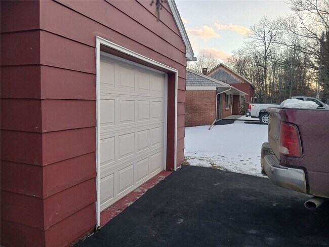 5 Meadow Brook Ln in Greene, NY - Foto de edificio - Building Photo