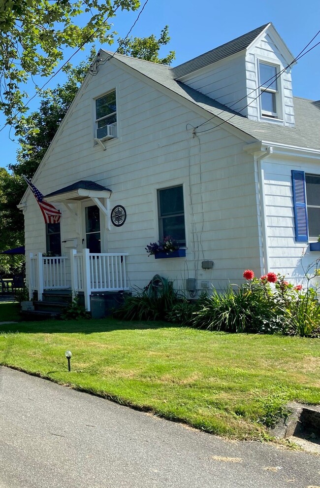 18 Dexter St in Newport, RI - Building Photo - Building Photo