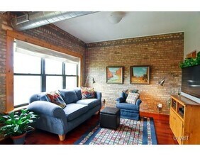1249 W Roscoe St, Unit 3W in Chicago, IL - Building Photo - Building Photo