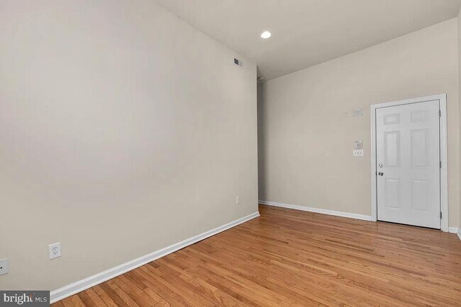property at 1275 Meigs Pl NE