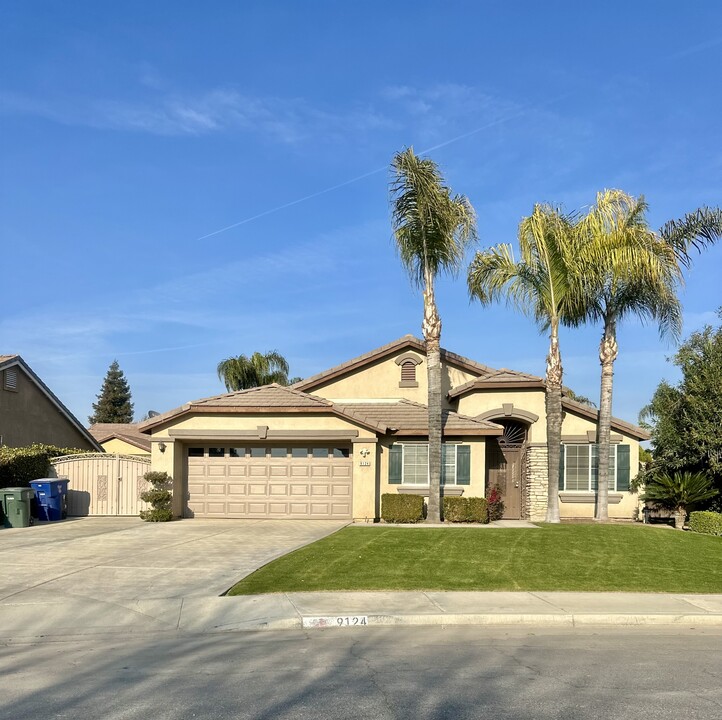 9124 Morning Harvest Ave in Bakersfield, CA - Building Photo