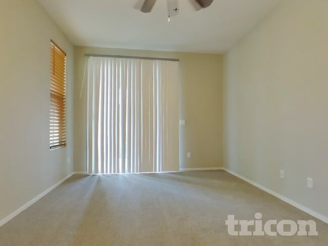 17750 W Banff Ln in Surprise, AZ - Foto de edificio - Building Photo