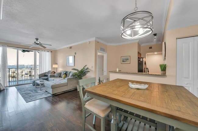 975 NW Flagler Ave, Unit 304 in Stuart, FL - Building Photo - Building Photo