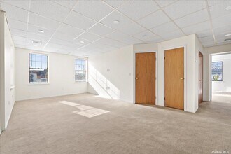 194 Park Ave in Amityville, NY - Building Photo - Building Photo
