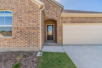 10005 Warlander Dr in Providence Village, TX - Building Photo - Building Photo