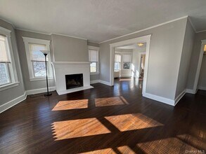 52 Hoyt St in Stamford, CT - Foto de edificio - Building Photo