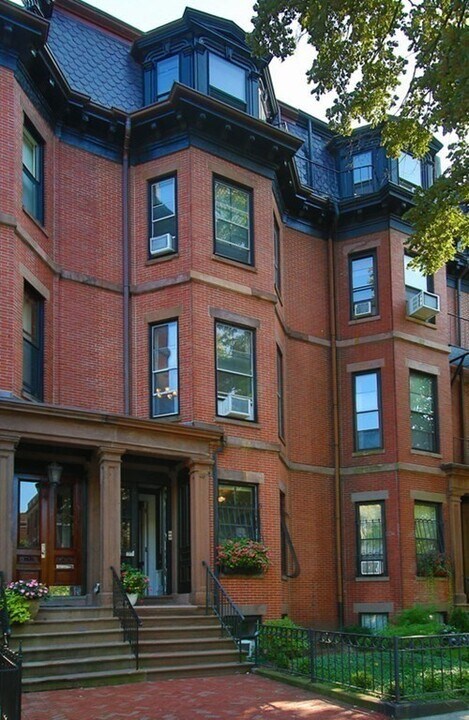 387 Beacon St in Boston, MA - Building Photo