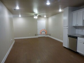 1304 Mission Dr in Cannon Air Force Base, NM - Foto de edificio - Building Photo