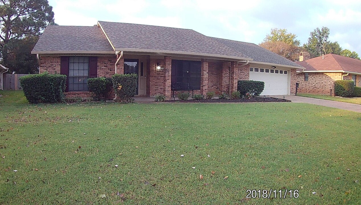 611 Turtle Creek Dr in Shreveport, LA - Building Photo