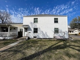 130 E 15th Ave in Hutchinson, KS - Building Photo