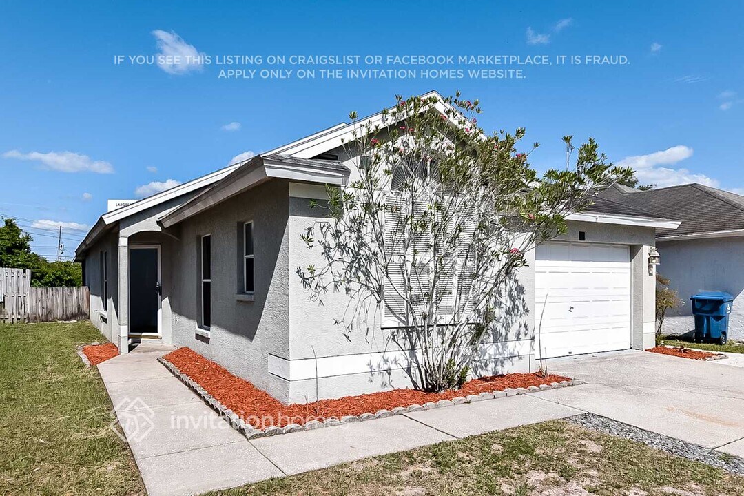 22629 St Thomas Cir in Lutz, FL - Building Photo