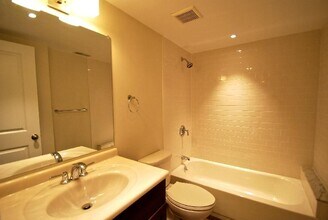 53 Fort Ave in Boston, MA - Foto de edificio - Building Photo