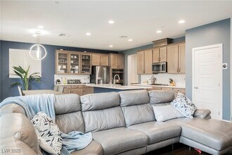 44 Verde Rosa Dr in Henderson, NV - Building Photo - Building Photo