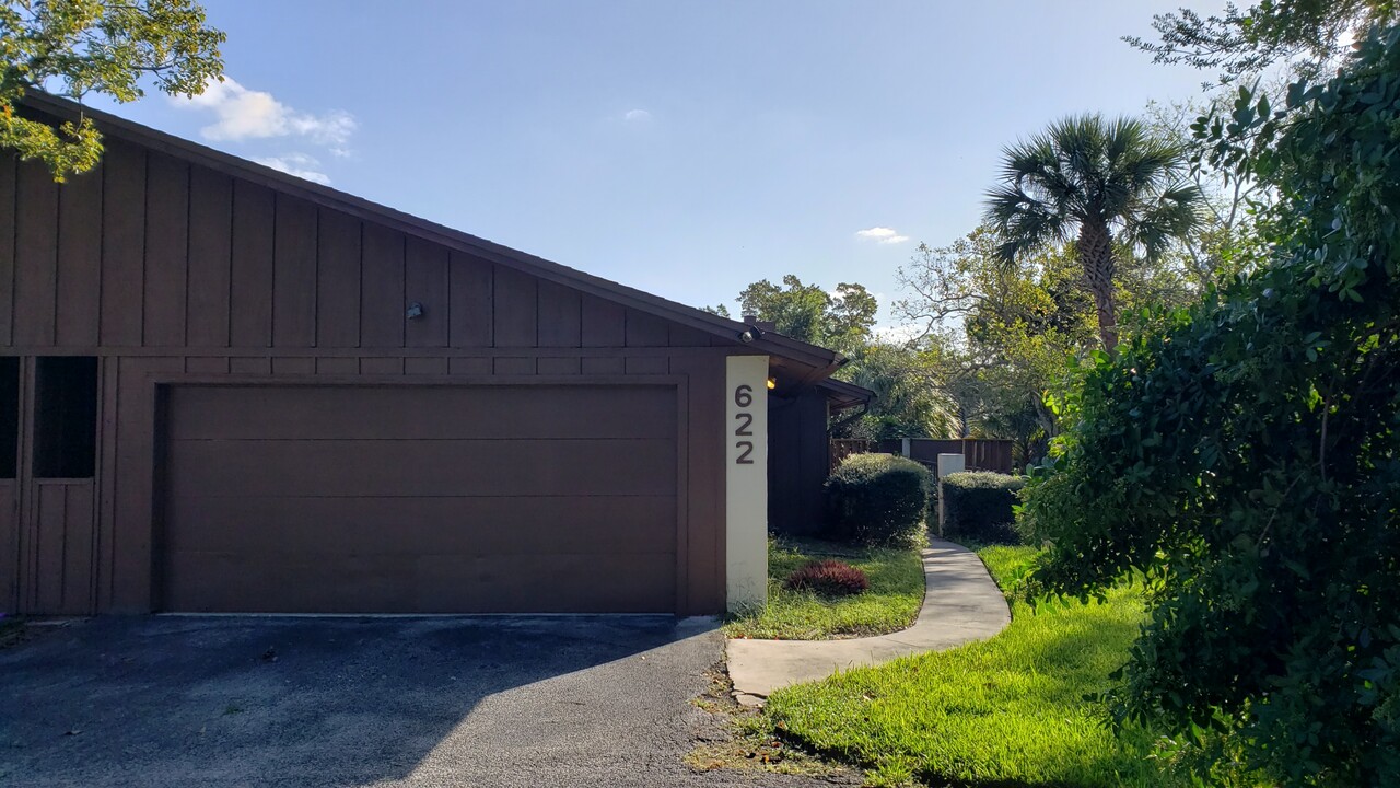 622 Main Trail in Ormond Beach, FL - Building Photo