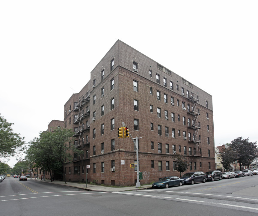 89-10 Whitney Ave in Elmhurst, NY - Building Photo