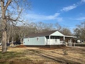 1674 N Oliver St in Brooksville, MS - Building Photo