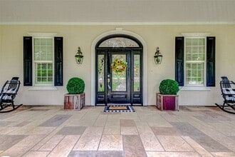 1016 High Hill Creek Rd in La Grange, TX - Foto de edificio - Building Photo
