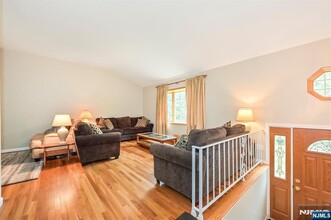 413 Obrien Ct in Wyckoff, NJ - Building Photo - Building Photo