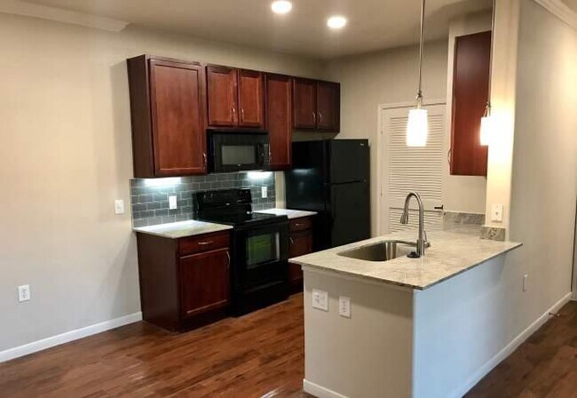 11900 Shadow Creek Pkwy in Pearland, TX - Building Photo - Building Photo
