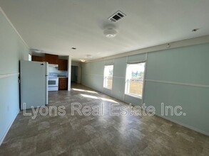 8086 Heck Dr in North Fort Myers, FL - Building Photo - Building Photo